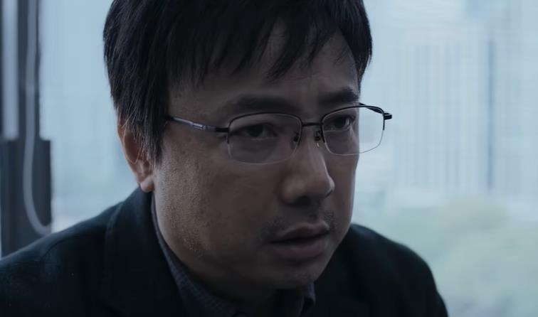 《逆行人生》8月9日暑期档上映，徐峥执导新作探索逆境中的顺境